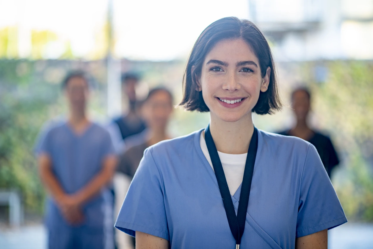 Zufriedene Pflegekräfte im Team